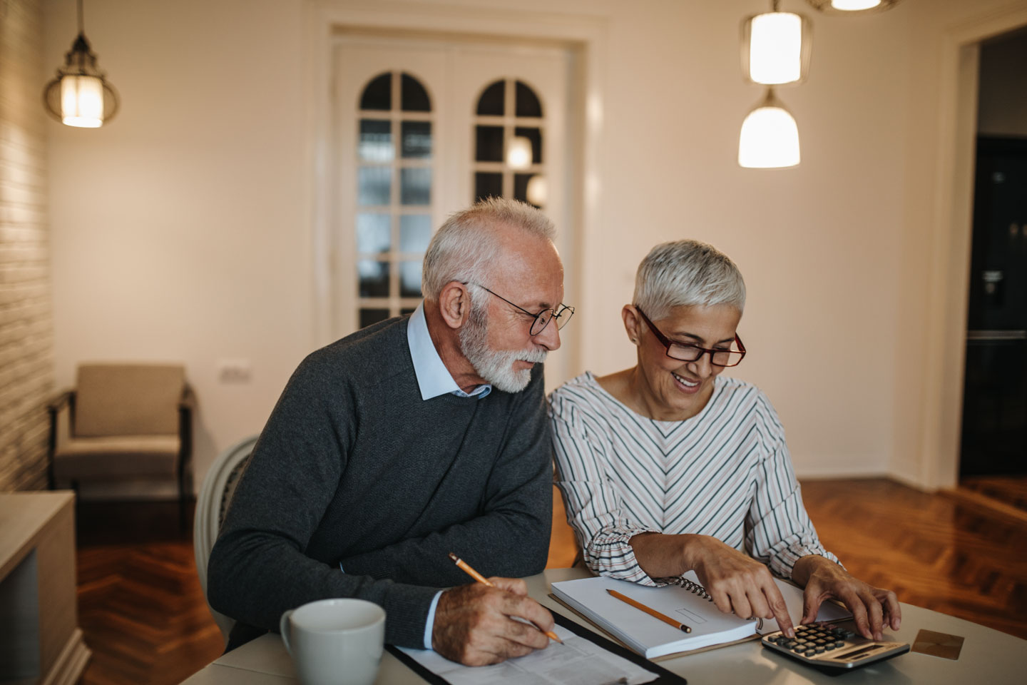 Couple couple calculating medical expenses